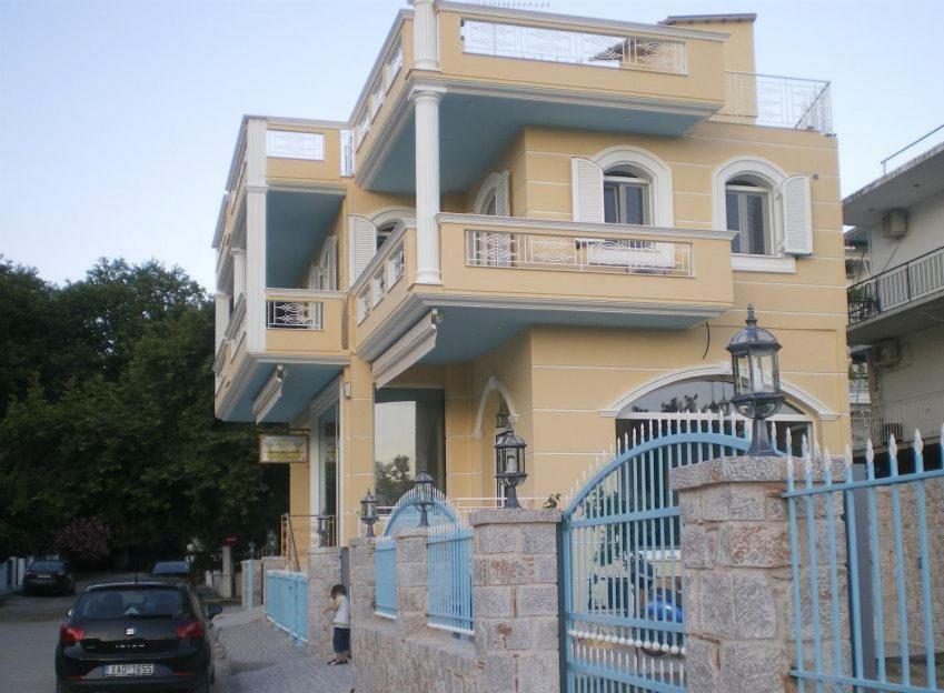 Royal'S Studios Лутра Едипсу Екстериор снимка